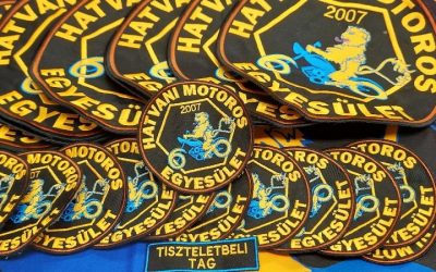 Jönnek a motorosok